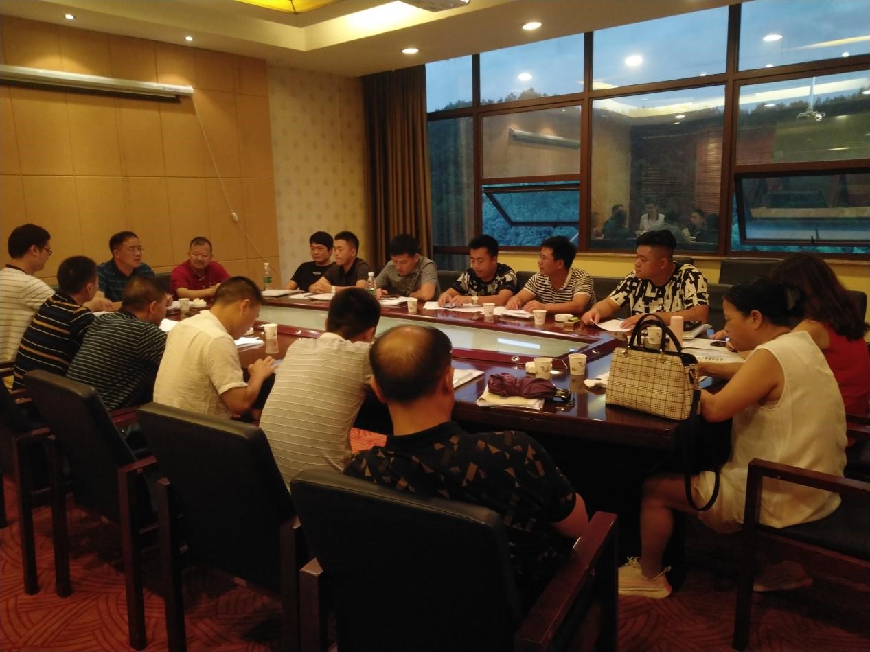廣西團隊的小組會議，何譽軍先生親自坐鎮(zhèn)